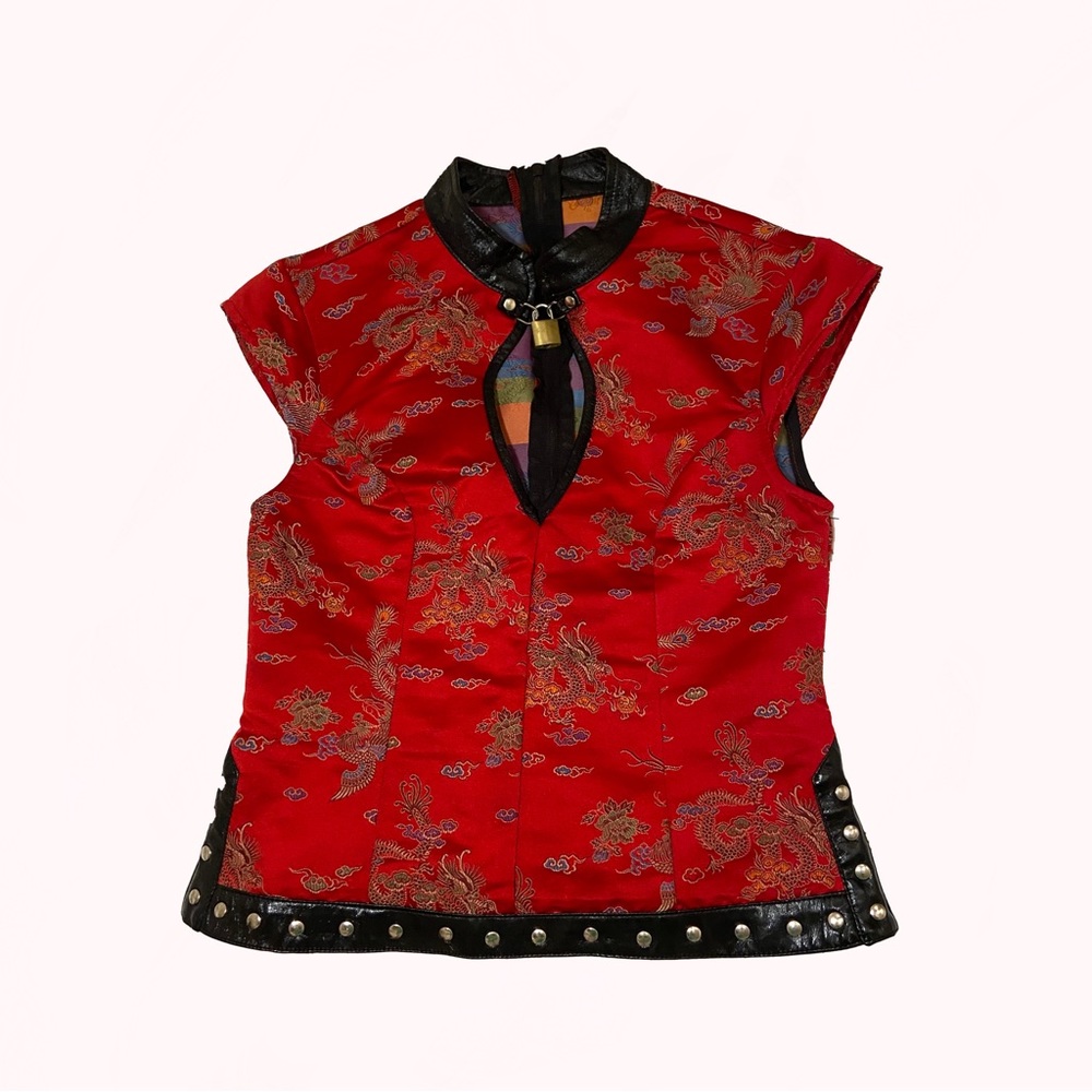 Lip Service lock closure top